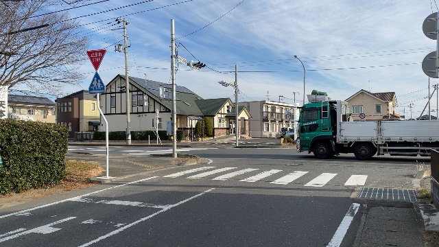 横断 歩道 一時 停止